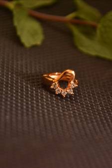 Designer Stone Gold nose-ring or Nose Pin