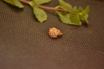 Designer Stone Gold nose-ring or Nose Pin 4