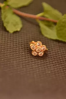 Designer Stone Gold nose-ring or Nose Pin