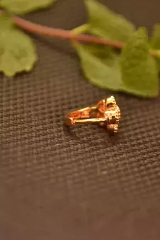 Designer Stone Gold nose-ring or Nose Pin