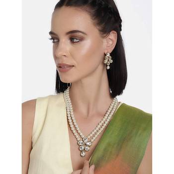 Traditional Kundan & Pearl Studded Necklace Jewellery Set For Women  3