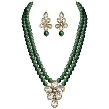 Traditional Kundan & Pearl Studded Necklace Jewellery Set For Women  2