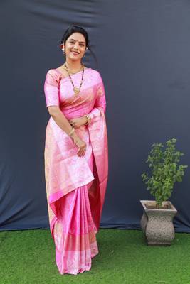 Pink woven kanchipuram silk saree with blouse 2