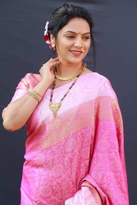Pink woven kanchipuram silk saree with blouse 4