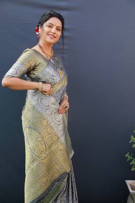 Grey woven kanchipuram silk saree with blouse 2