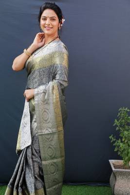 Grey woven kanchipuram silk saree with blouse 3