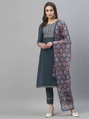Grey embroidered cotton silk Kurta Sets 1