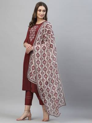 Maroon embroidered cotton silk Kurta Sets 2