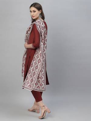 Maroon embroidered cotton silk Kurta Sets 4