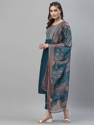 Teal embroidered cotton silk Kurta Sets 2