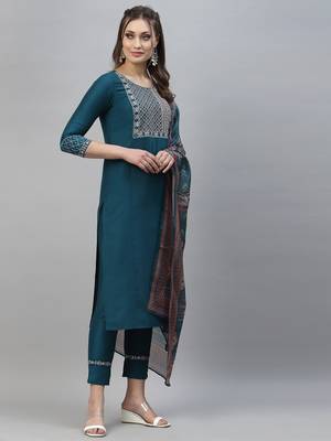 Teal embroidered cotton silk Kurta Sets 3