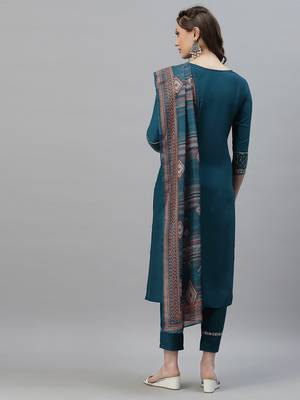 Teal embroidered cotton silk Kurta Sets 4