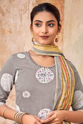 Mesmeric grey batik printed salwar suit dupatta 2