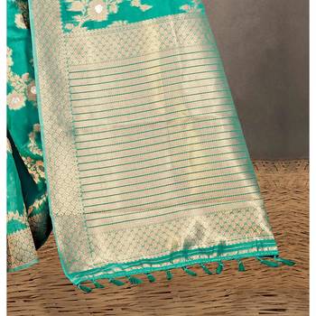 Green woven organza saree with blouse 3