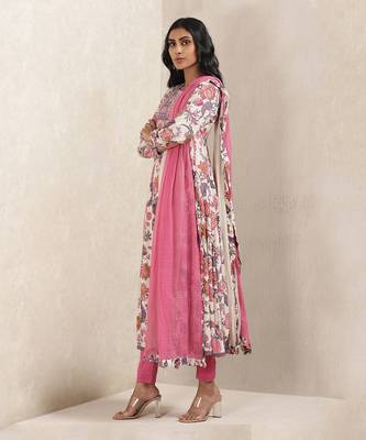 Off White Floral Print Silk Kurta Set by RITU KUMAR 2