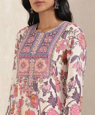 Off White Floral Print Silk Kurta Set by RITU KUMAR 5