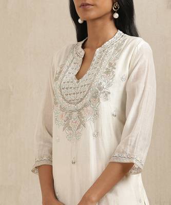 Pink Embroidered Kurta Set by RITU KUMAR 5