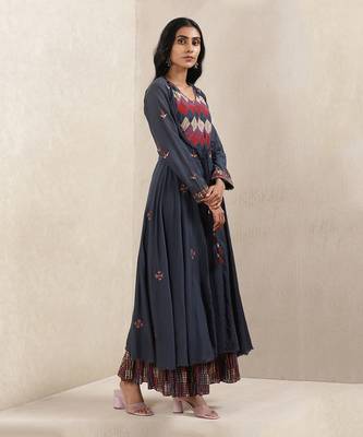 Blue Embroidered Kurta Set 4