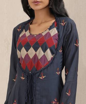 Blue Embroidered Kurta Set 5
