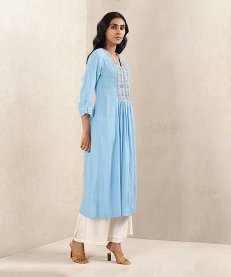 Blue Embroidered Kurta 4