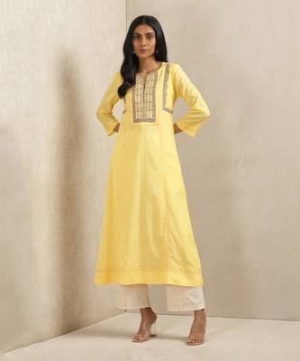 Yellow Embroidered Kurta by RITU KUMAR 1