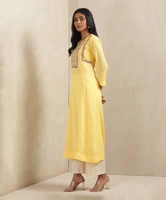 Yellow Embroidered Kurta by RITU KUMAR 2