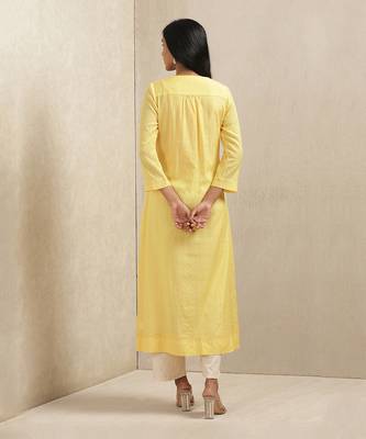 Yellow Embroidered Kurta by RITU KUMAR 3
