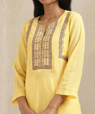 Yellow Embroidered Kurta by RITU KUMAR 5
