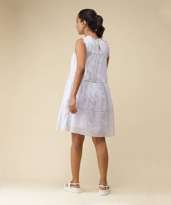Hi-Neck Sleeveless Solid Short Dress With Embroidery 3