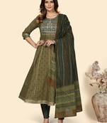 Vbuyz Women'S Print & Embroidered Anarkali Cotton Mahendi Green Stitched Kurta Pant With Dupatta