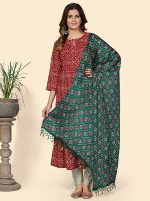 Vbuyz Women'S Silk Green Patola Print Dupatta 1