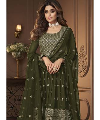  Shamita Shetty Green and Gold Embroidered Gharara Suit 2
