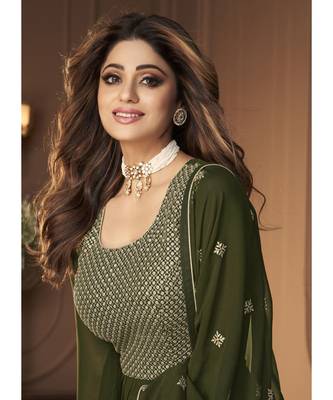  Shamita Shetty Green and Gold Embroidered Gharara Suit 4