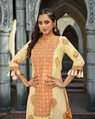 Embroidered Chanderi Kurti Set With Tassel Details 2