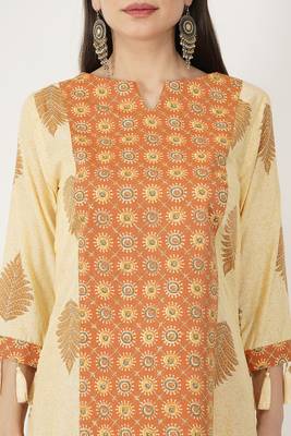 Embroidered Chanderi Kurti Set With Tassel Details 3