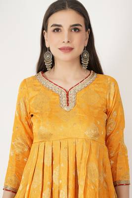 Silk Jacquard Sharara Set With Dupatta 4