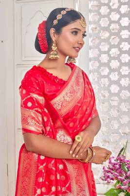 Red Color Women's Zari Silk Blend Banarasi Saree 2