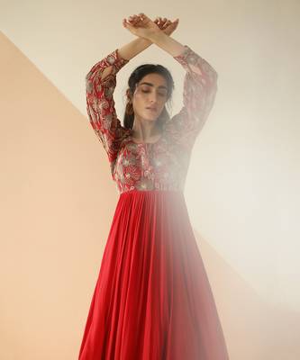 Red Heavy Yoke Bell Sleeve Jaal Anarkali With Border Dupatta 4