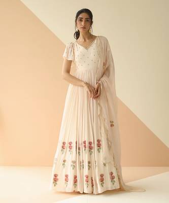 Offwhite Half Kali Anarkali With Scallop Butti Dupatta 1