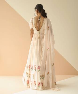 Offwhite Half Kali Anarkali With Scallop Butti Dupatta 3