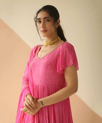 Bubble Pink Half Kali Anarkali With Scallop Butti Dupatta 4