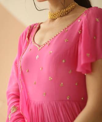Bubble Pink Half Kali Anarkali With Scallop Butti Dupatta 5