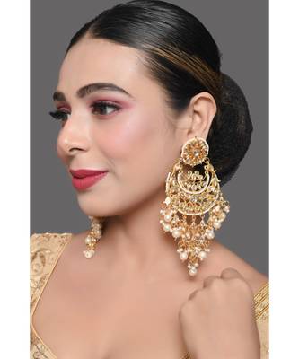 Gold Toned Kundan Chandbali With Pearl 1