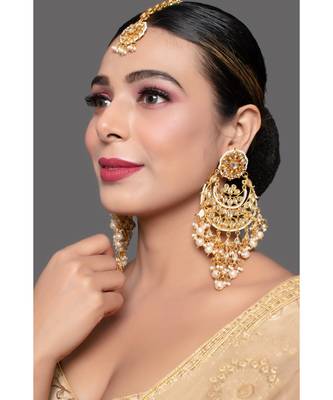 Pearl Beaded Kundan Inspired Mang Tika With Chandbali 1