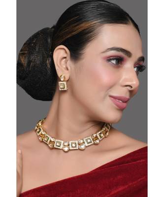 Handcrafted Kundan Necklace with earrings 3