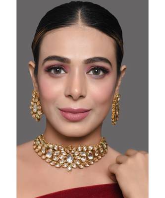 Gold Tone Kundan Inspired Necklace With Earrings 2