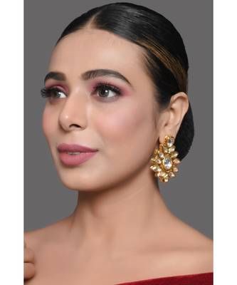 Handcrafted Kundan Embellished Kundan Earrings 1