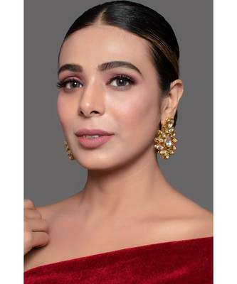 Handcrafted Kundan Embellished Kundan Earrings 2
