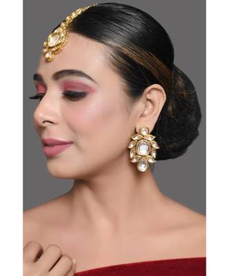 Gold Tone Kundan Earrings With Maangtikka 1