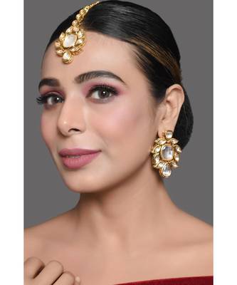 Gold Tone Kundan Earrings With Maangtikka 2